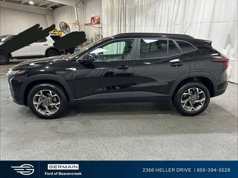 Used 2025 Chevrolet Trax LT FWD image 5