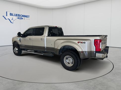 Used 2017 Ford F350 Lariat w/ Lariat Value Package AWD/4WD image 5