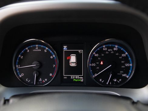 Used 2017 Toyota RAV4 Platinum FWD image 29