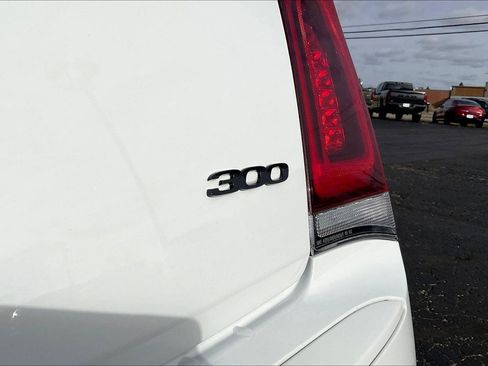 Used 2023 Chrysler 300 Touring L image 8
