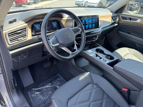Used 2024 Volkswagen Atlas SE FWD image 18
