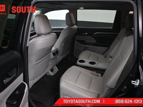 Used 2016 Toyota Highlander Limited AWD/4WD image 10