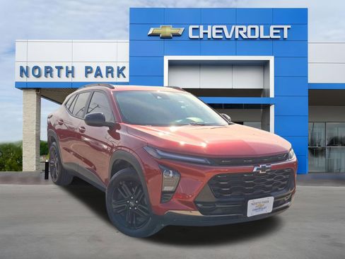 Used 2024 Chevrolet Trax ACTIV w/ Sunroof Package FWD image 1