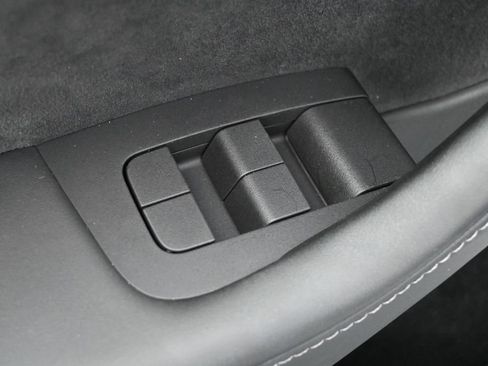 Used 2023 Tesla Model Y Long Range AWD/4WD image 4