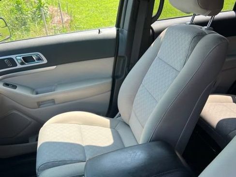 Used 2015 Ford Explorer XLT w/ Equipment Group 201A AWD/4WD image 9
