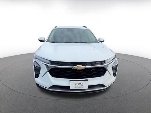 Used 2025 Chevrolet Trax LT image 4