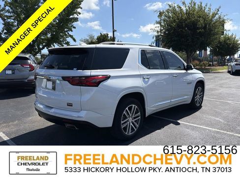 Used 2023 Chevrolet Traverse High Country FWD image 3