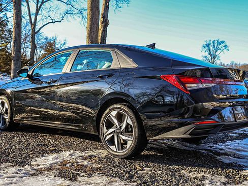 Used 2023 Hyundai Elantra SEL w/ Convenience Package image 4