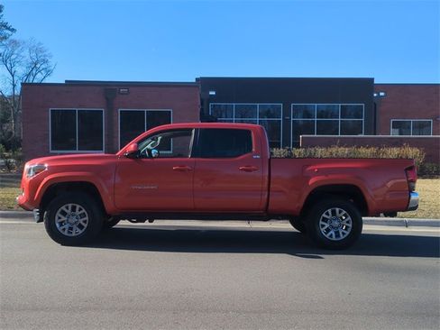 Used 2018 Toyota Tacoma SR5 image 10