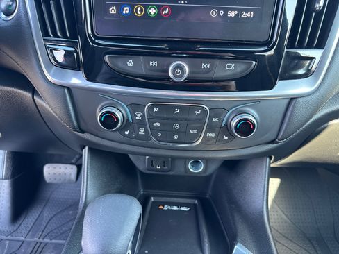 Used 2023 Chevrolet Traverse LT image 13