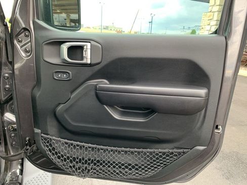 Used 2020 Jeep Wrangler Sport AWD/4WD image 30