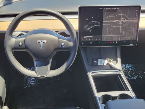 Used 2022 Tesla Model Y Long Range AWD/4WD image 6