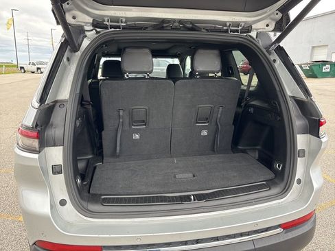 Used 2024 Jeep Grand Cherokee L Limited w/ Luxury Tech Group II image 9