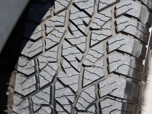 Certified 2018 Ford Explorer XLT AWD/4WD image 27