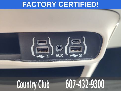Used 2023 Chrysler Pacifica Touring-L FWD image 14