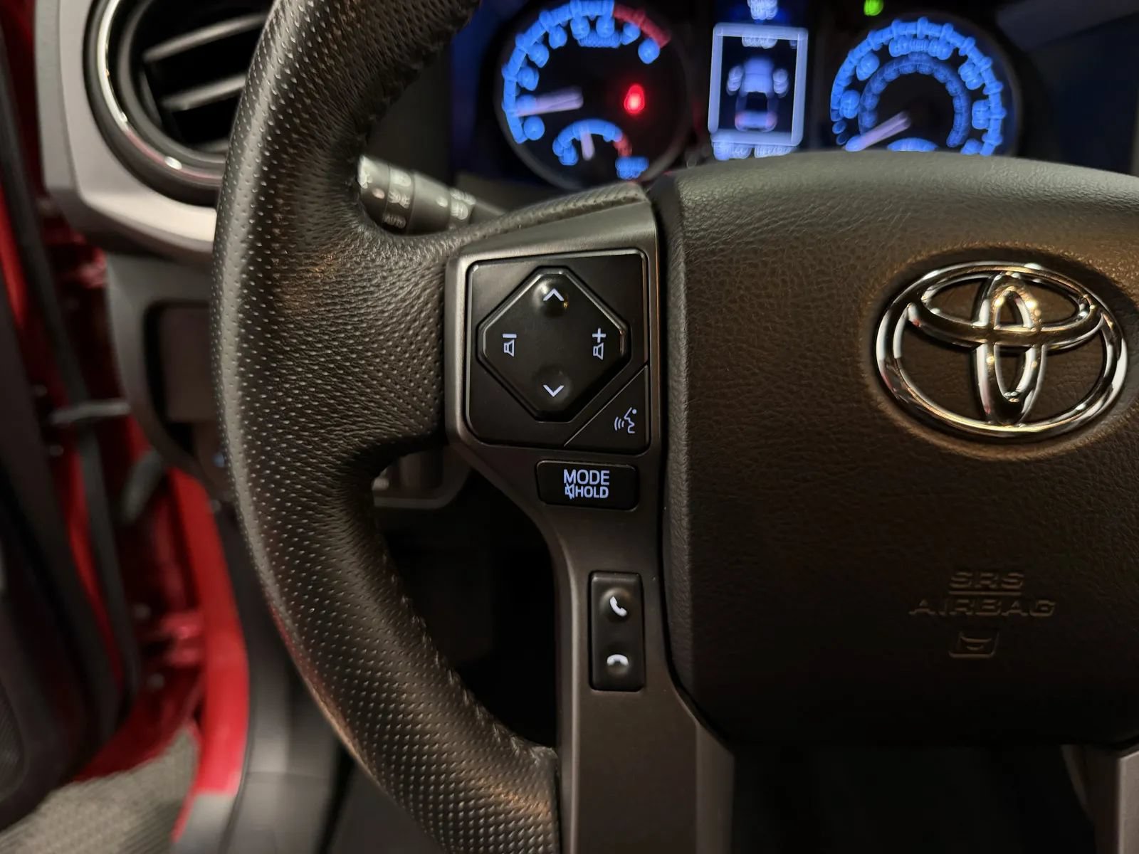 Used 2021 Toyota Tacoma TRD Off-Road w/ Technology Package AWD/4WD image 21