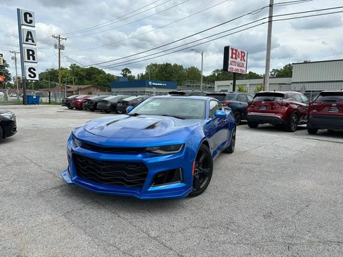 Used 2018 Chevrolet Camaro SS RWD image 1