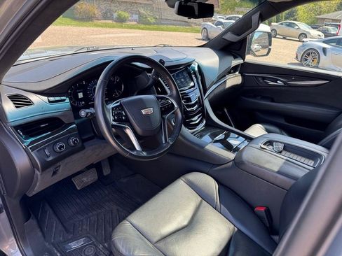 Used 2019 Cadillac Escalade ESV Platinum AWD/4WD image 15