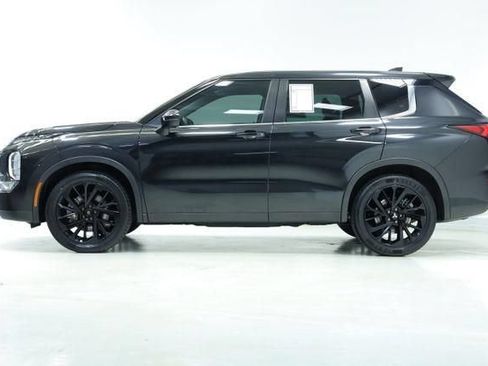 Used 2023 Mitsubishi Outlander SE FWD image 4