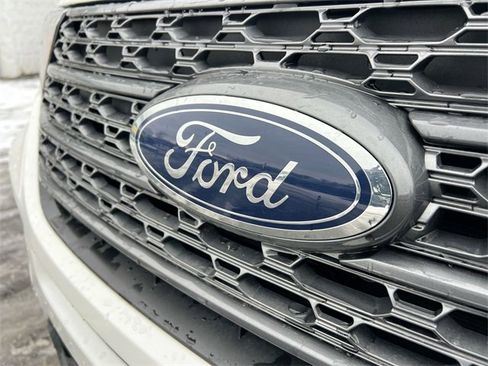 Used 2022 Ford Explorer XLT w/ Equipment Group 202A image 29