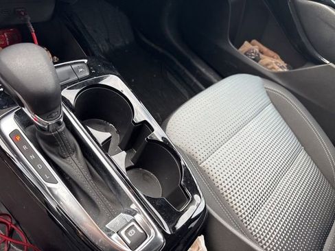 Used 2025 Chevrolet Trax LT w/ Driver Confidence Package image 32