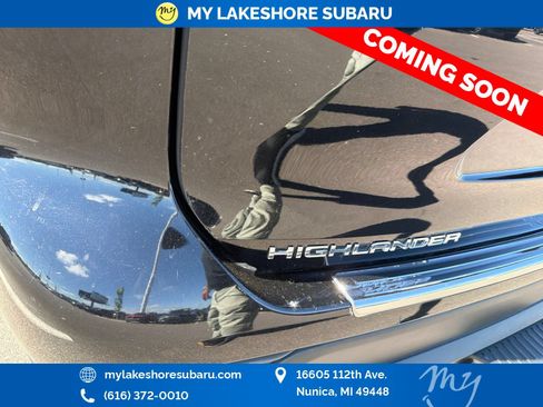 Used 2020 Toyota Highlander XLE AWD/4WD image 22