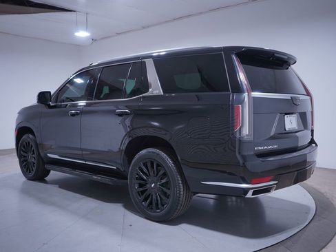 Used 2023 Cadillac Escalade Premium Luxury image 3