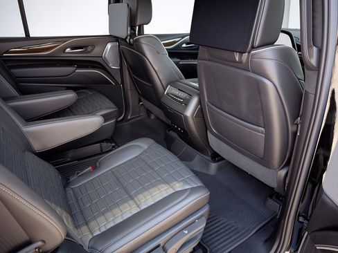 Used 2023 Cadillac Escalade Premium Luxury Platinum w/ LPO, Radiant Package AWD/4WD image 29