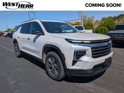 Used 2024 Chevrolet Traverse LT w/ Trailering Package AWD/4WD image 1