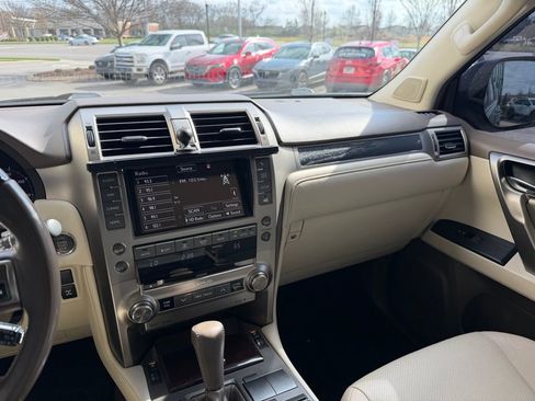 Used 2019 Lexus GX 460 Premium w/ Premium Package image 22