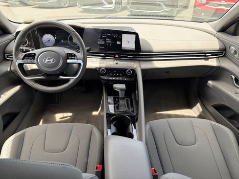 Used 2024 Hyundai Elantra SEL w/ Convenience Package FWD image 24