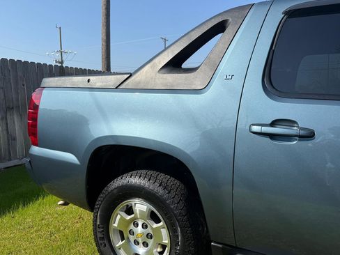 Used 2010 Chevrolet Avalanche LT image 34