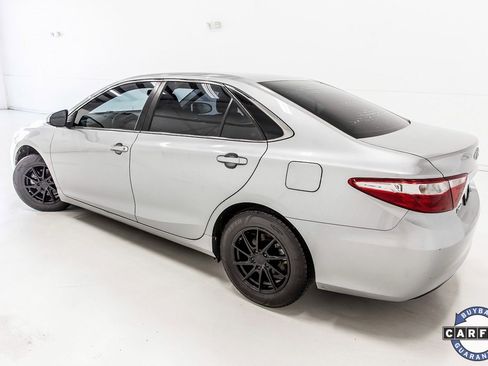 Used 2017 Toyota Camry LE image 4