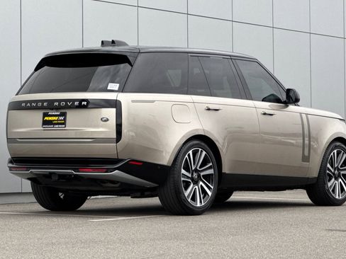 Used 2023 Land Rover Range Rover SE image 5