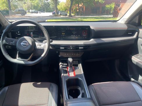 Used 2025 Nissan Kicks SR FWD image 16