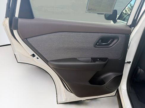 Used 2023 Nissan Rogue S AWD/4WD image 27