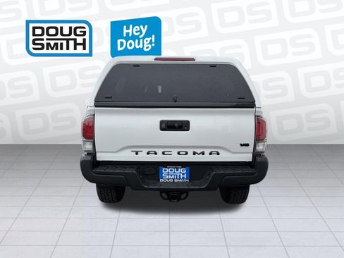 Used 2022 Toyota Tacoma TRD Off-Road AWD/4WD image 24