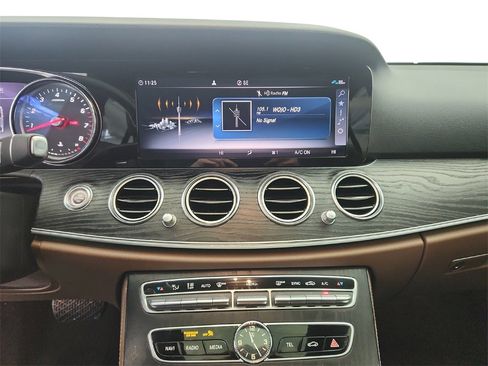 Used 2018 Mercedes-Benz E 300 4MATIC image 21