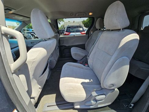 Used 2015 Toyota Sienna LE FWD image 22