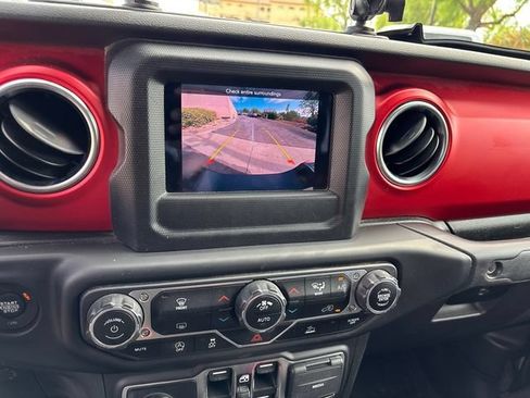 Used 2021 Jeep Gladiator Rubicon AWD/4WD image 12