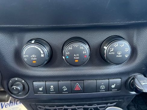 Used 2016 Jeep Wrangler Unlimited Rubicon AWD/4WD image 28