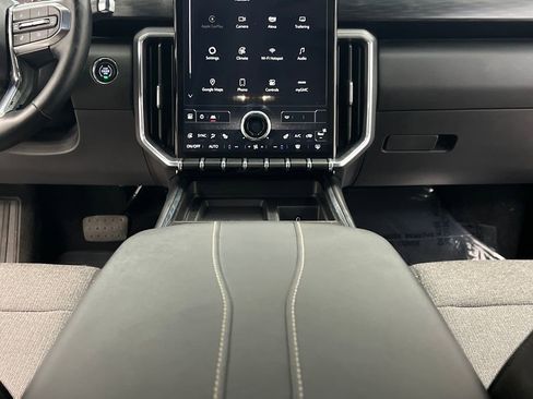 Used 2025 GMC Acadia Elevation image 45