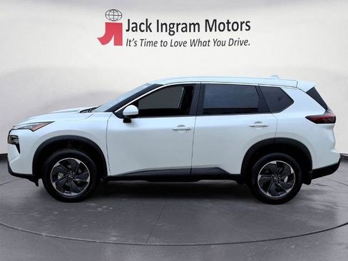 Certified 2026 Nissan Rogue SV FWD image 2