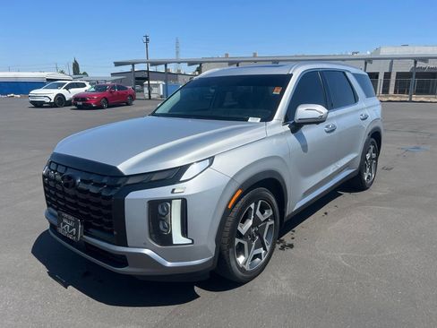 Used 2023 Hyundai Palisade Limited FWD image 2