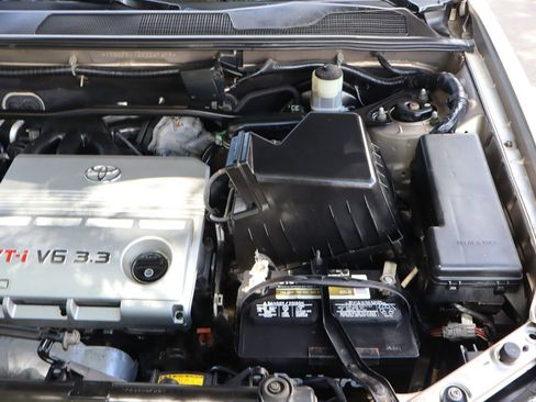 Used 2005 Toyota Highlander 2WD V6 w/ 3rd Row image 38