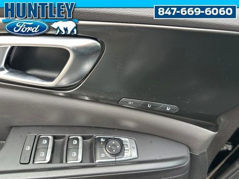 Used 2025 Kia Carnival SX w/ SX Dark Edition Package FWD image 23
