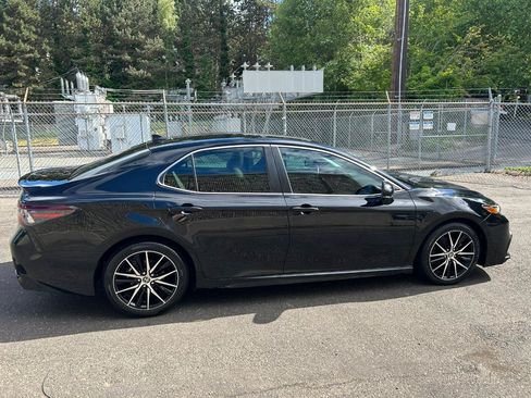 Used 2022 Toyota Camry SE w/ Audio Upgrade Package FWD image 4