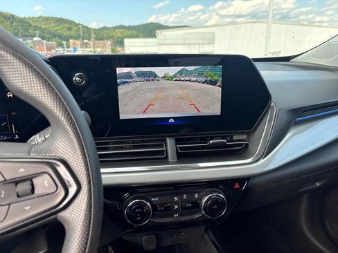 Used 2026 Chevrolet Trax LT FWD image 14