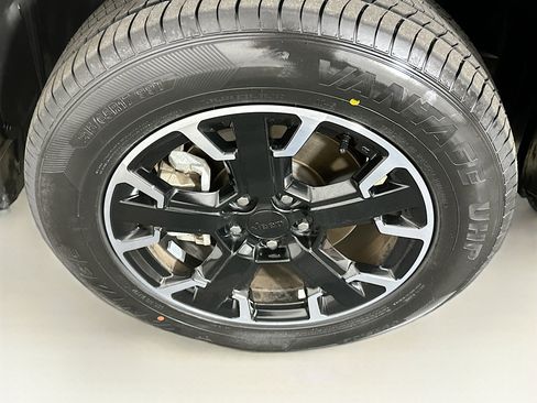 Used 2023 Jeep Renegade Trailhawk image 11