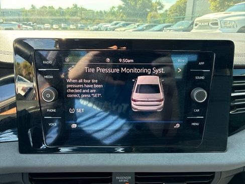 Used 2025 Volkswagen Jetta SE FWD image 28